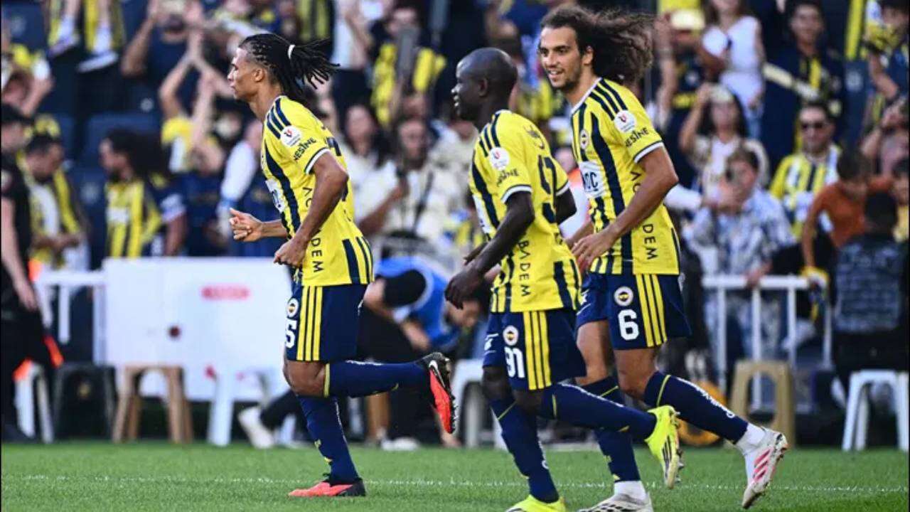 Fenerbahçe'de İsmail Kartal'a soğuk duş: Hiç beklemeden neşteri vurdu, Samandıra'da taşlar yerinden oynadı! 3